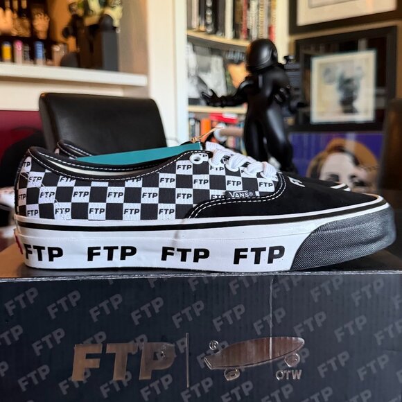**NEW RARE** VANS AUTHENTIC 44 FTP CHECKERBOARD VAULT VN000EEUBLK 9 WHITE BLACK